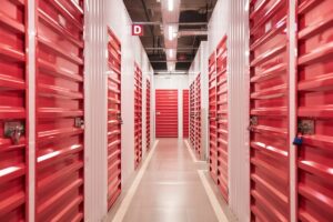 La sécurité dans un garde-meuble : ce qui protège vraiment vos biens